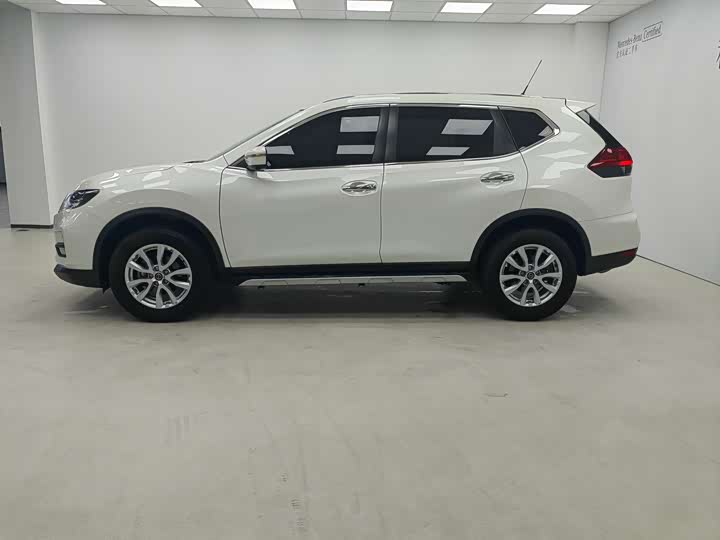 Nissan X-Trail 2023 2023款 经典 2.0L 两驱智联臻享版