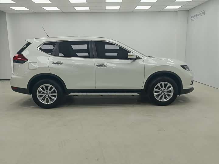 Nissan X-Trail 2023 2023款 经典 2.0L 两驱智联臻享版