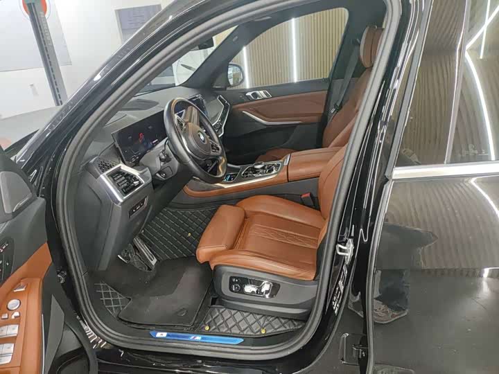 BMW X7 2023 2023款 xDrive40i 尊享型M运动套装