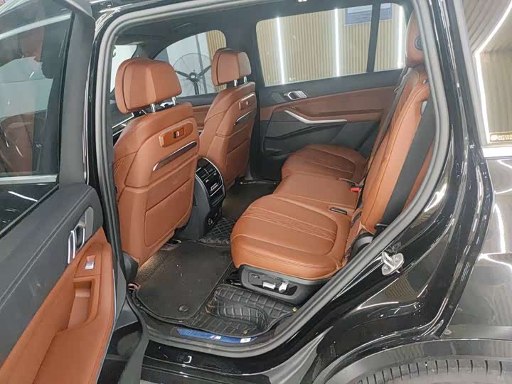 BMW X7 2023 2023款 xDrive40i 尊享型M运动套装