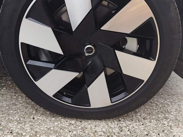 Volvo XC60 Hybrid 2025 2025款 插电式混动 长续航四驱智雅豪华版