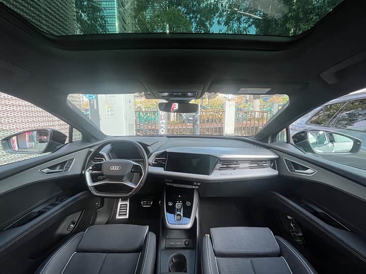 Audi Q5 e-tron 2022 2022款 40 e-tron 星耀型 机甲套装