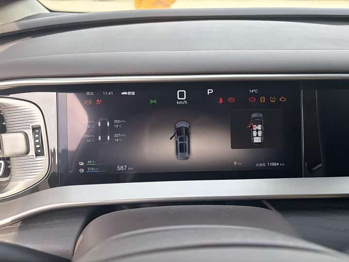 Denza D9 2025 2025款 DM-i 智驾版 1020 四驱旗舰型