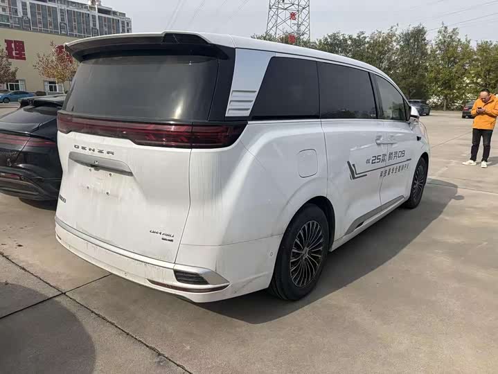 Denza D9 2025 2025款 DM-i 智驾版 1020 四驱旗舰型