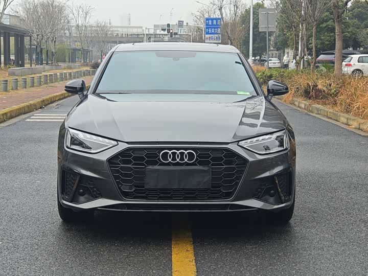 Audi A4L 2025 2025款 200万辆悦享版 40 TFSI 豪华动感型