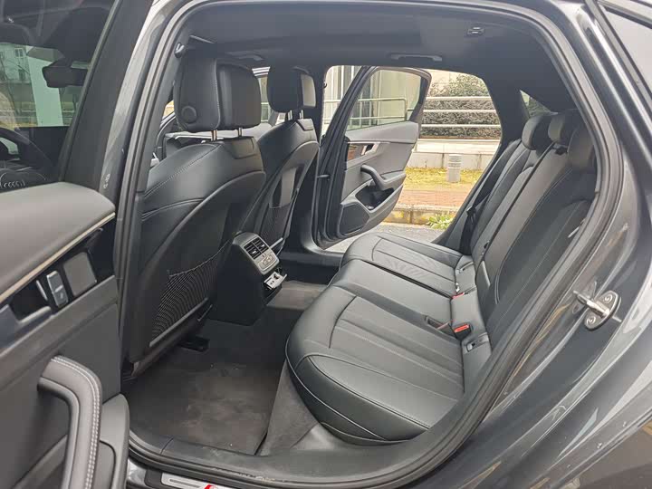 Audi A4L 2025 2025款 200万辆悦享版 40 TFSI 豪华动感型