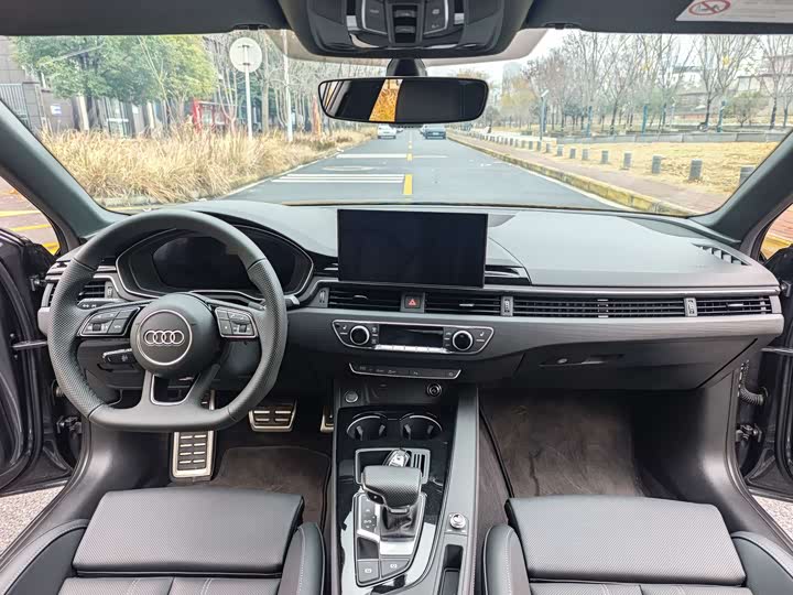 Audi A4L 2025 2025款 200万辆悦享版 40 TFSI 豪华动感型