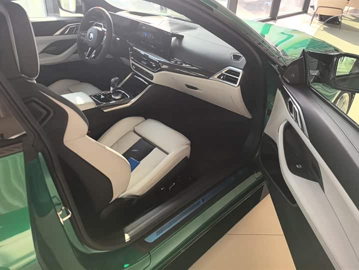 BMW M4 2024 2024款 M4双门轿跑车 雷霆版