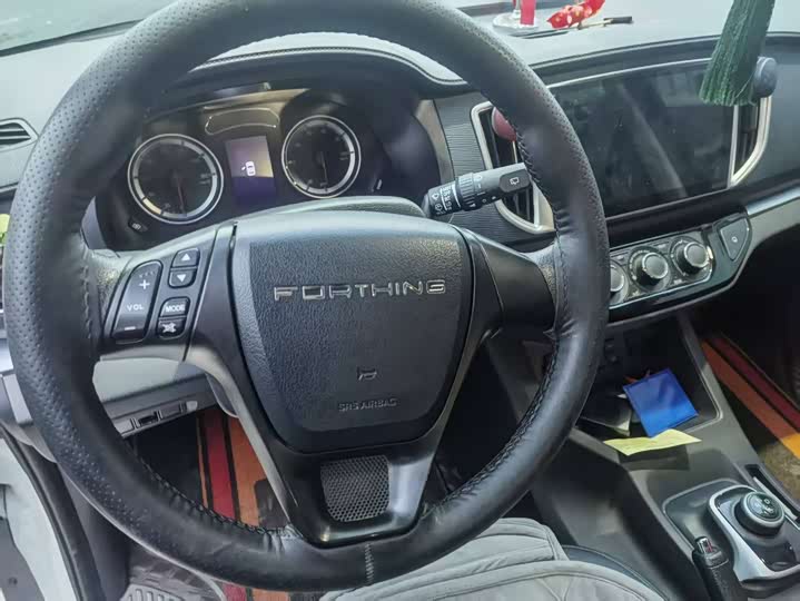 Dongfeng Forthing Lingzhi M5 EV 2022 2022款 普通版 豪华型 7座