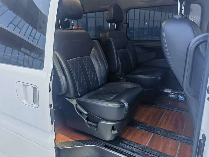 Dongfeng Forthing Lingzhi M5 EV 2022 2022款 普通版 豪华型 7座