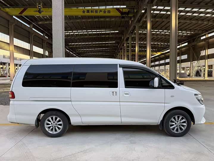 Dongfeng Forthing Lingzhi M5 EV 2022 2022款 普通版 豪华型 7座