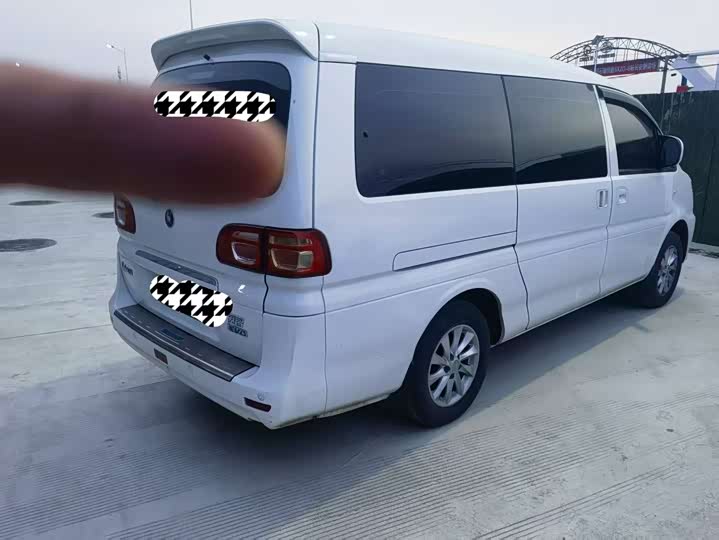 Dongfeng Forthing Lingzhi M5 EV 2022 2022款 普通版 豪华型 7座