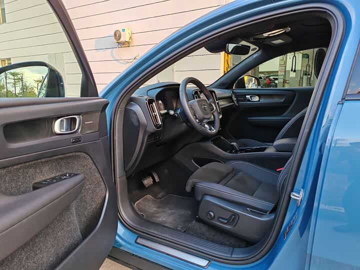 Volvo C40 2024 2024款 四驱高性能版 PRO