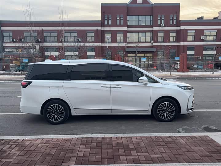 Buick GL8 Hybrid 2025 2025款 陆尚 尊享版 7座