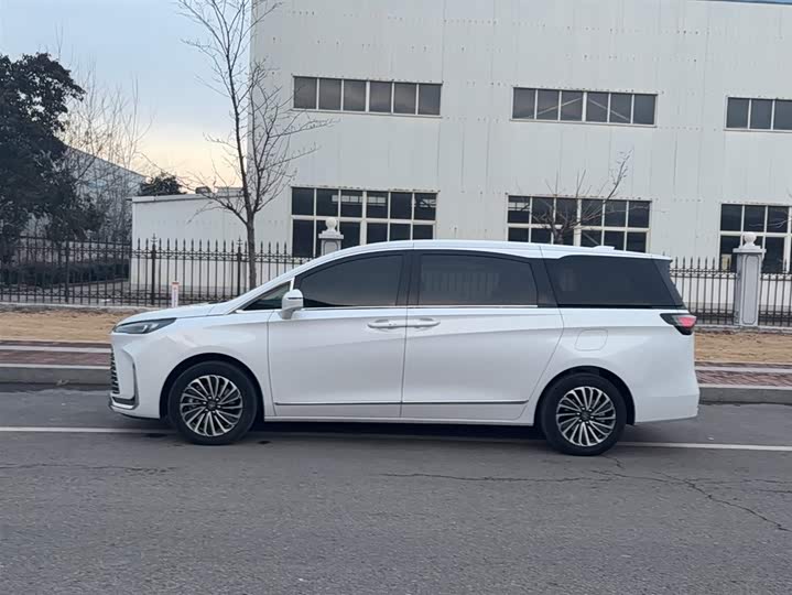 Buick GL8 Hybrid 2025 2025款 陆尚 尊享版 7座