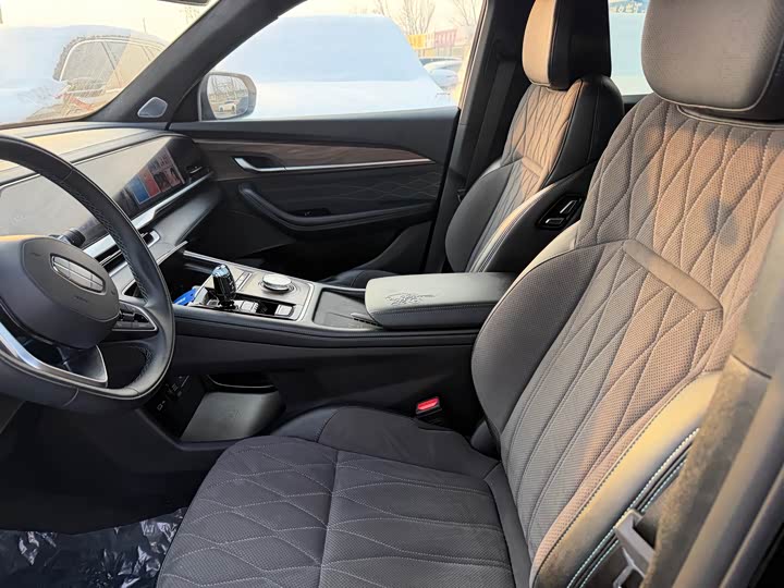 Geely Monjaro 2025 2025款 东方曜 2.0TD 自动四驱望月版