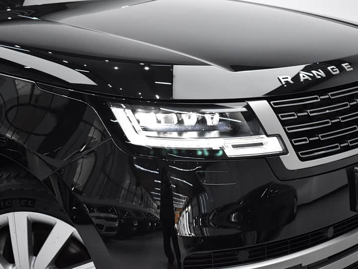 Land Rover Range Rover 2025 2025款 3.0 L6 400PS 盛世加长版