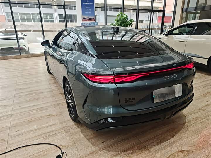 BYD Han L 2025 2025款 DM-p 四驱激光雷达旗舰型
