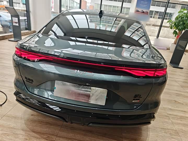 BYD Han L 2025 2025款 DM-p 四驱激光雷达旗舰型