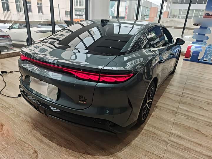 BYD Han L 2025 2025款 DM-p 四驱激光雷达旗舰型