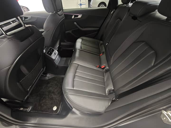 Audi A4L 2024 2024款 40 TFSI 时尚动感型