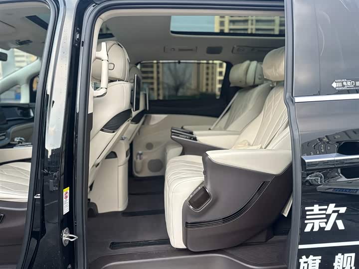 Denza D9 2025 2025款 DM-i 智驾版 1020 四驱旗舰型