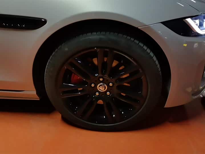 Jaguar XE L 2025 2025款 2.0T 250PS R-DYNAMIC 90周年典藏版