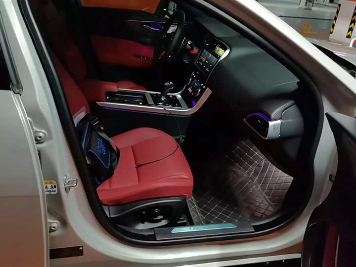 Jaguar XE L 2025 2025款 2.0T 250PS R-DYNAMIC 90周年典藏版