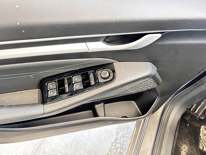 Geely Emgrand 2025 2025款 第4代 1.5L CVT尊贵型