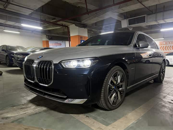 BMW i7 2023 2023款 eDrive50L 尊享豪华套装