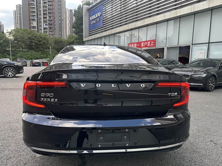 Volvo S90 Hybrid 2025 2025款 插电式混动 四驱长续航智雅豪华版