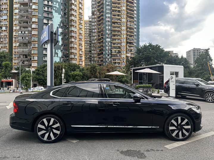 Volvo S90 Hybrid 2025 2025款 插电式混动 四驱长续航智雅豪华版