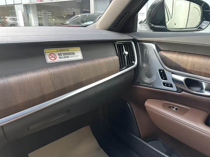 Volvo S90 Hybrid 2025 2025款 插电式混动 四驱长续航智雅豪华版