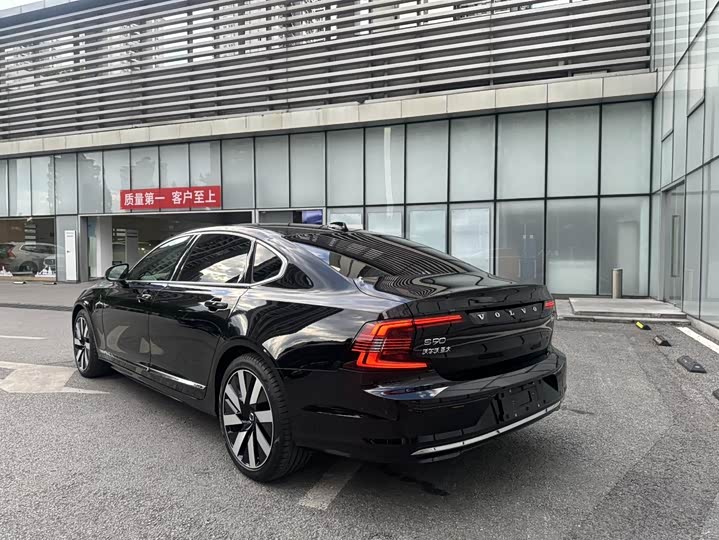 Volvo S90 Hybrid 2025 2025款 插电式混动 四驱长续航智雅豪华版