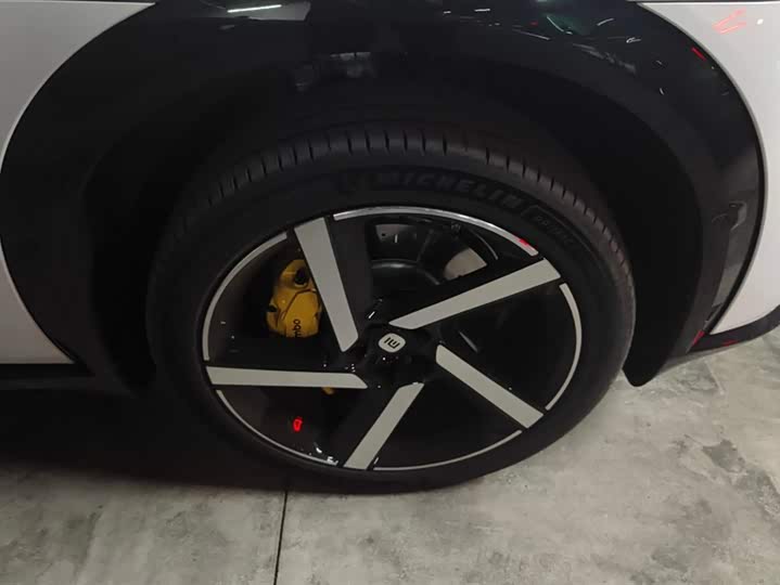 Xiaomi YU7 2025 2025款 超长续航高性能四驱Max版