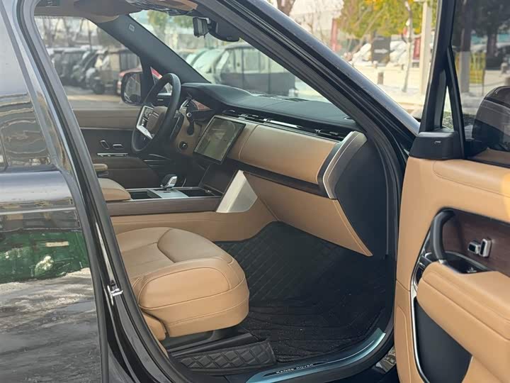 Land Rover Range Rover 2025 2025款 3.0 L6 400PS 盛世加长版