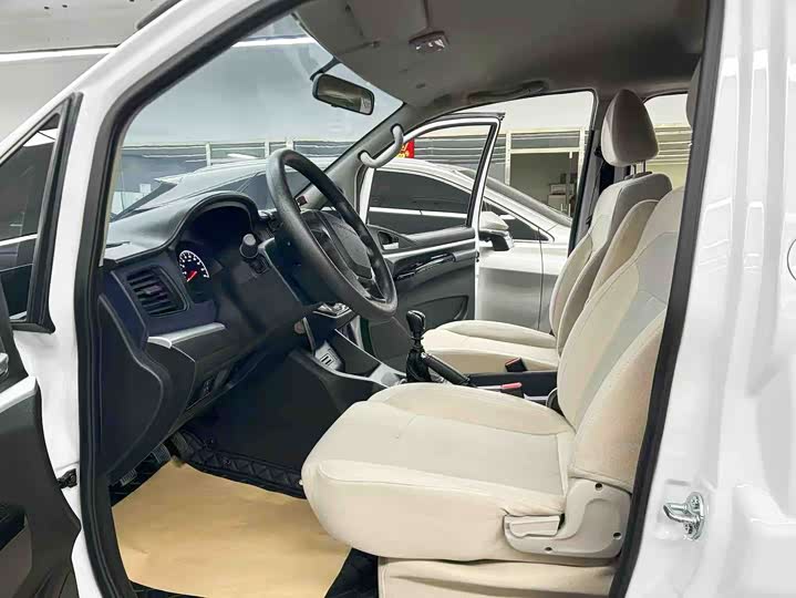 Dongfeng Forthing Lingzhi M5 2024 2024款 M5L 1.5T 手动基本型 7座