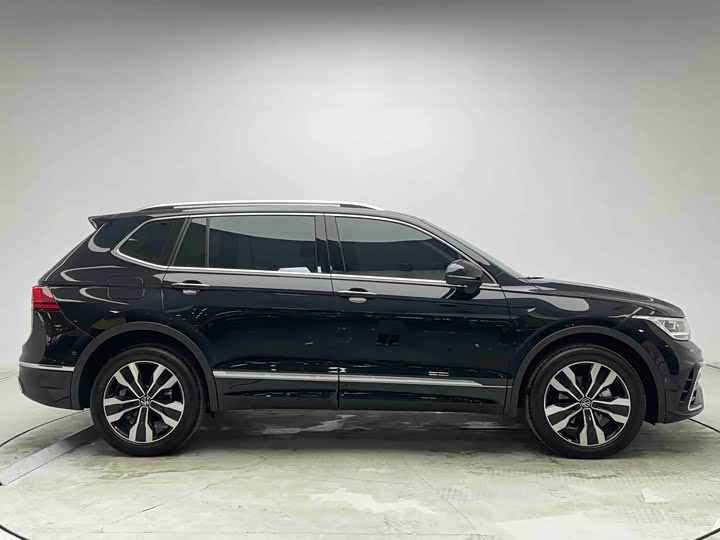Volkswagen Tiguan L Pro 2025 2025款 出众款 330TSI 自动两驱R-Line龙耀版