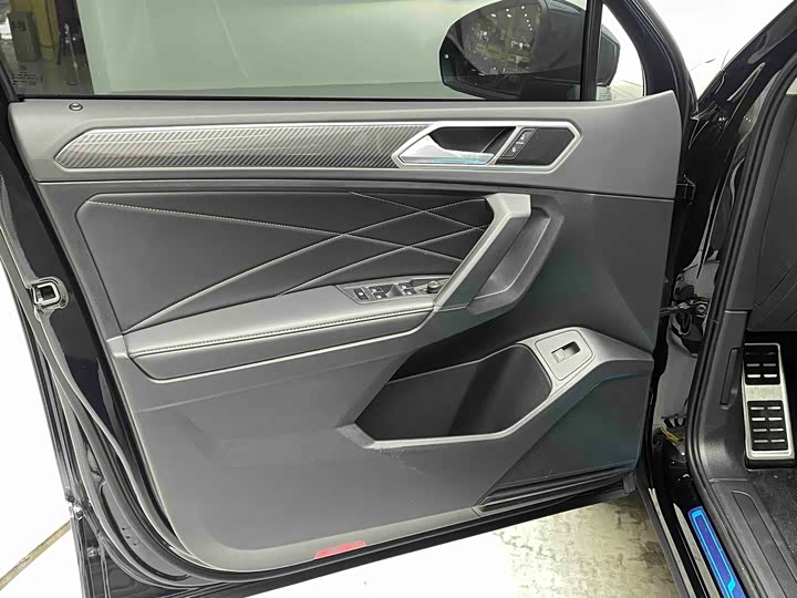 Volkswagen Tiguan L Pro 2025 2025款 出众款 330TSI 自动两驱R-Line龙耀版