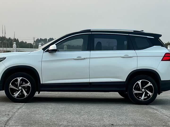 Dongfeng Forthing T5 2021 2021款 1.6L 手动尊享型