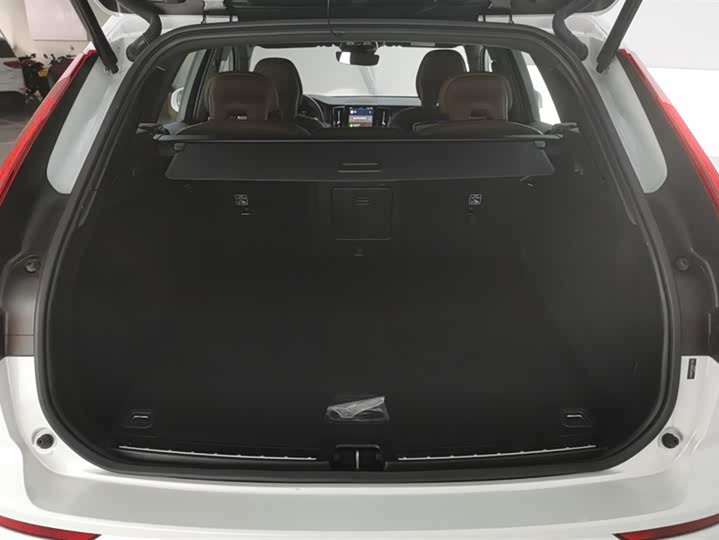 Volvo XC60 2025 2025款 B5 四驱智远豪华版