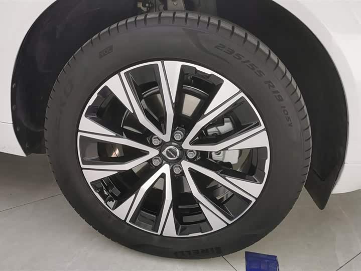 Volvo XC60 2025 2025款 B5 四驱智远豪华版