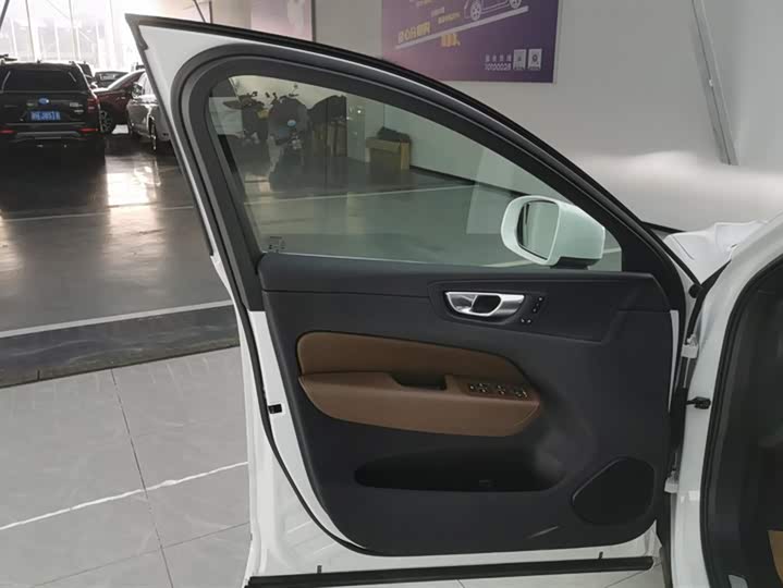 Volvo XC60 2025 2025款 B5 四驱智远豪华版