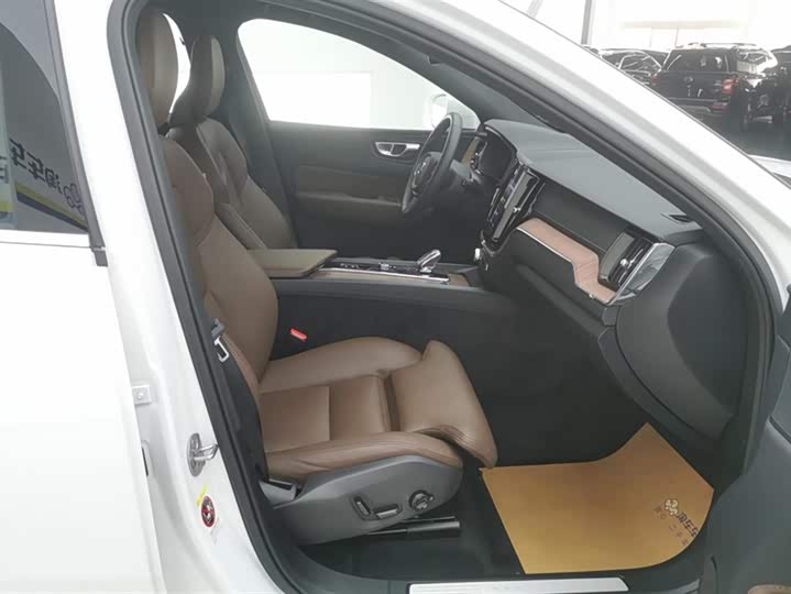 Volvo XC60 2025 2025款 B5 四驱智远豪华版