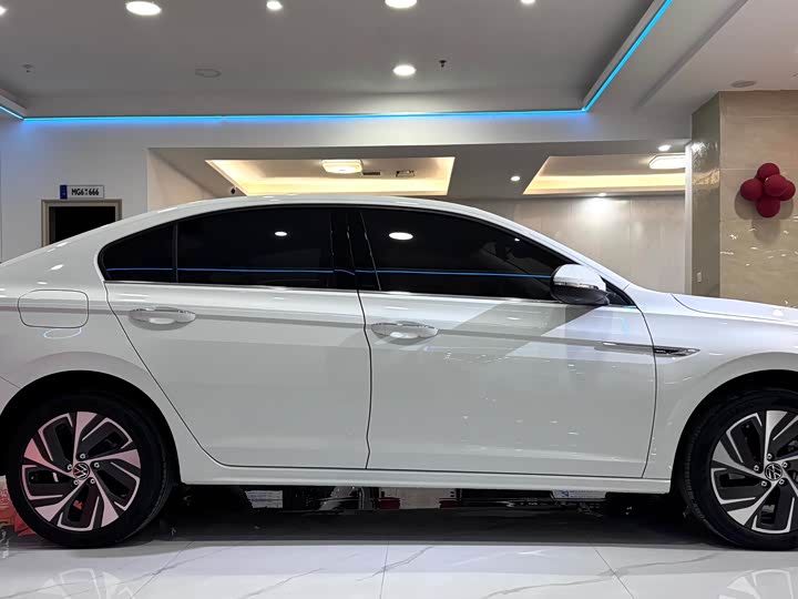 Volkswagen Bora 2025 2025款 300TSI DSG尊行版