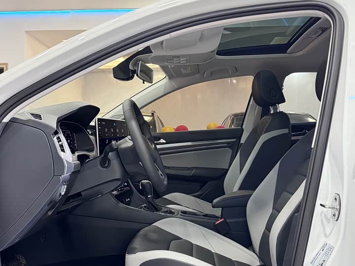 Volkswagen Bora 2025 2025款 300TSI DSG尊行版