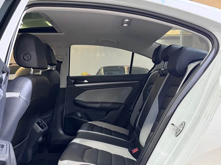 Volkswagen Bora 2025 2025款 300TSI DSG尊行版