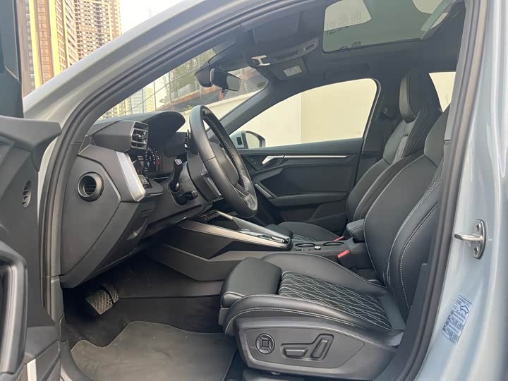 Audi A3 2025 2025款 A3L Limousine 35TFSI 飞驰尊享型