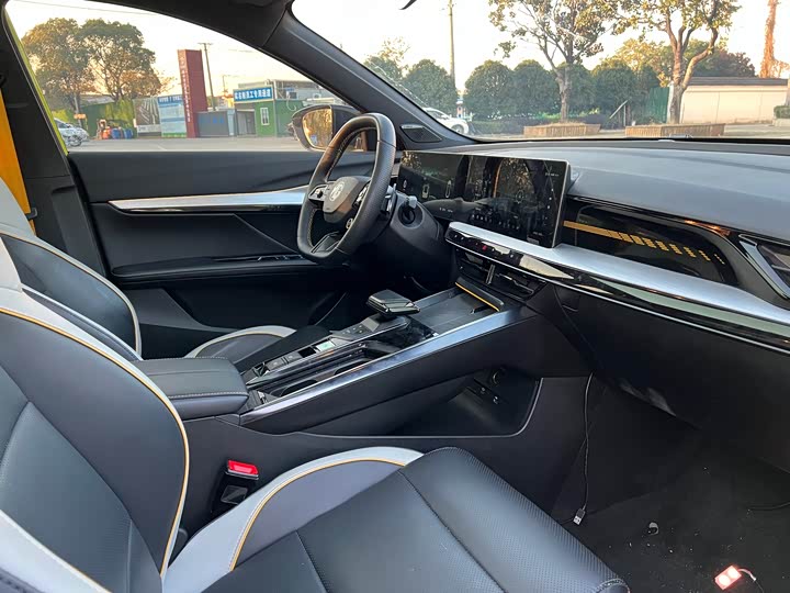 MG Motor 5 Scorpio 2022 2022款 1.5T Trophy运动旗舰版