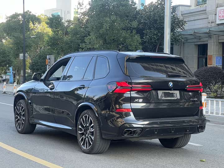BMW X5 2024 2024款 xDrive 40Li 尊享型黑焰限量版